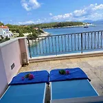 Paradise House Apart3, 5min Walking Distance To Center Apartman