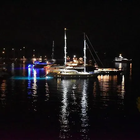 Paradise House Apart3, 5min Walking Distance To Center フィスカルドン